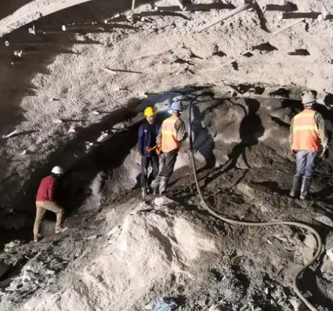 永丰拱顶带模注浆料的施工流程及注意事项